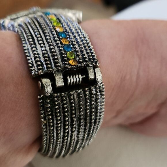 Colorful stones Cuff bracelet with spring hinged closure - Picture 4 of 5